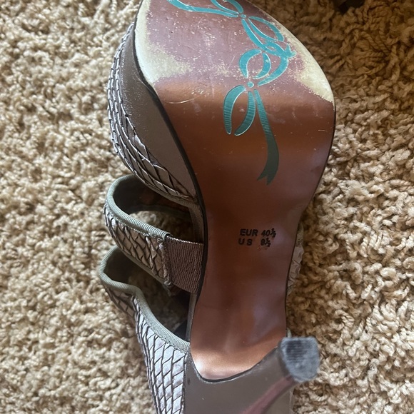 Silver heels with rhinestone bow - Picture 6 of 7